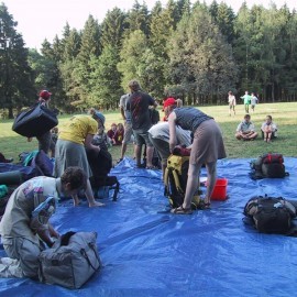 Dag 1 - Zakken nakijken - Scouts en Gidsen Zaventem 